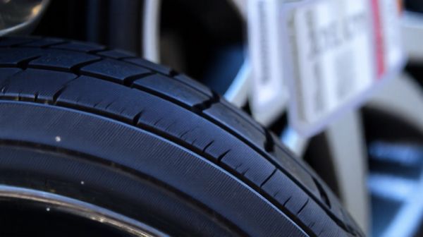 Top 5 pneus 4 saisons 225 45 R17 pour performance et économie